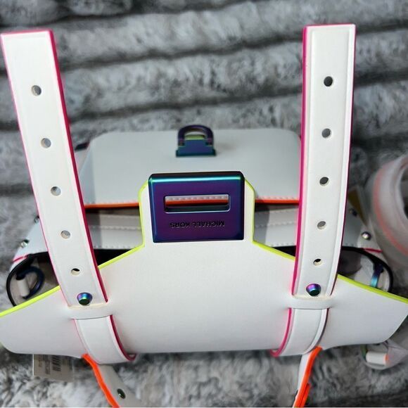 MICHAEL KORS Manhattan Medium Contrast-Trim Leather Satchel. - Picture 12 of 16